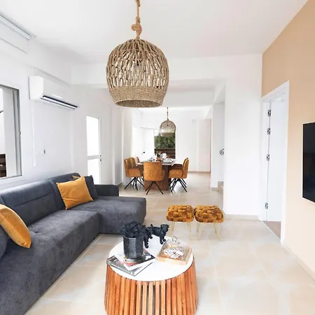 Evelmar Villa Protarász