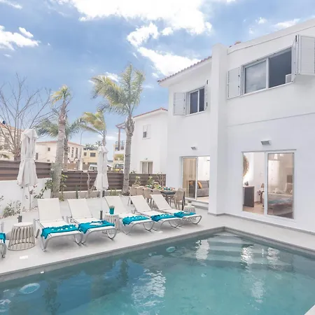 Evelmar Villa Protarász