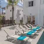 Evelmar Villa *