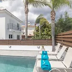 Evelmar Villa *